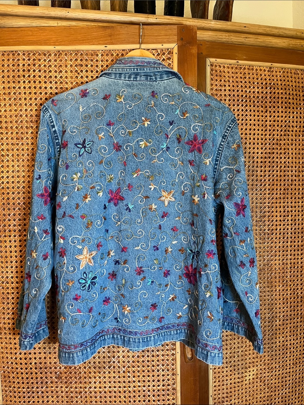 Womens Flower Embroidered Denim Jacket Size Large - Picture 2 of 5